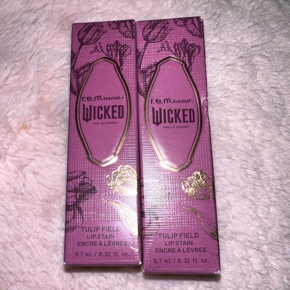 Ariana Grande Other - r.e.m beauty limited edition 💚Wicked 💚
still available until item removed